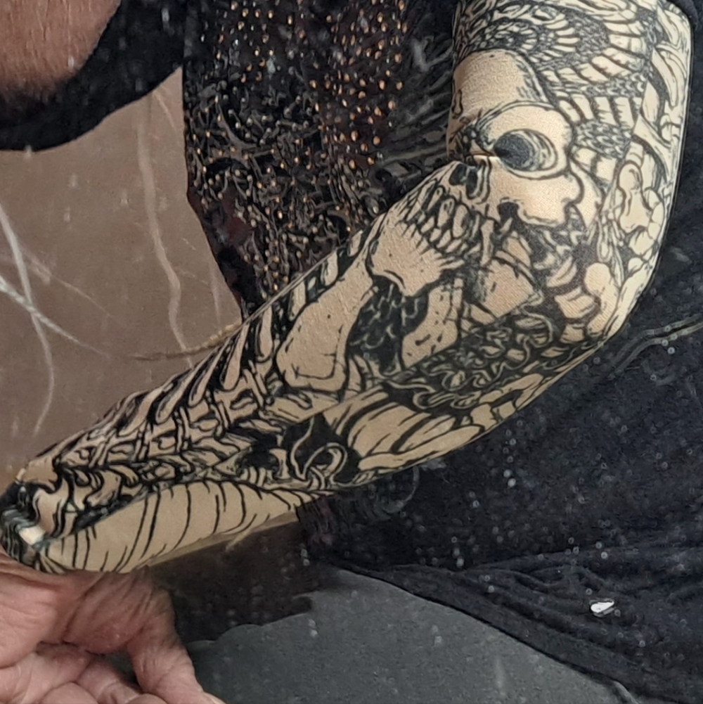 ARM SLEEVES That Look Just Like Tattooed Arms On! - Picture 4 of 7